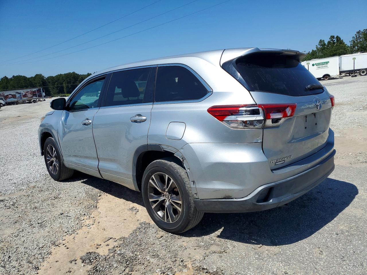 2018 TOYOTA HIGHLANDER LE — снимка 2