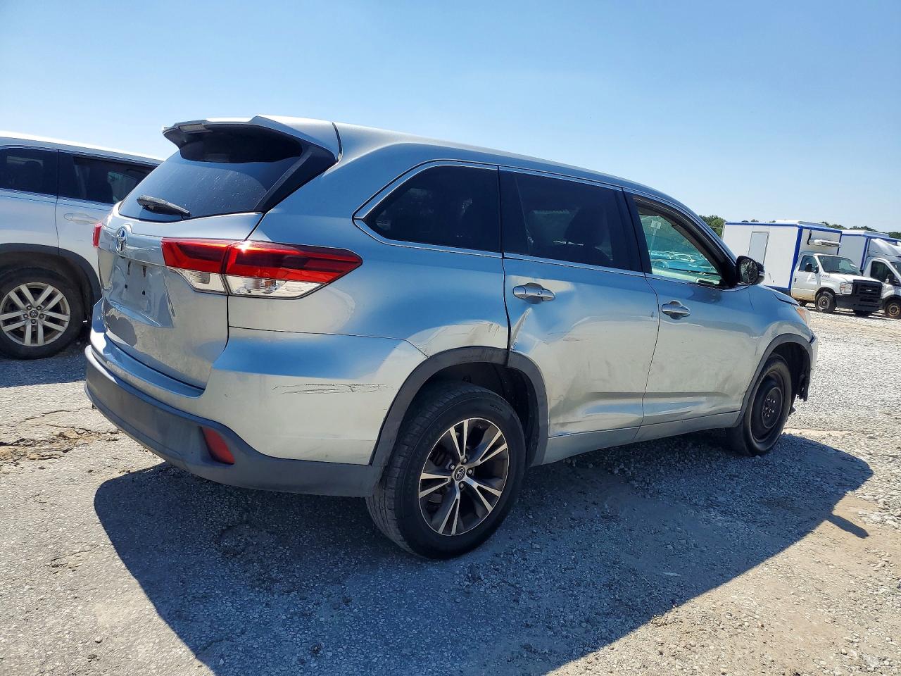 2018 TOYOTA HIGHLANDER LE — снимка 3