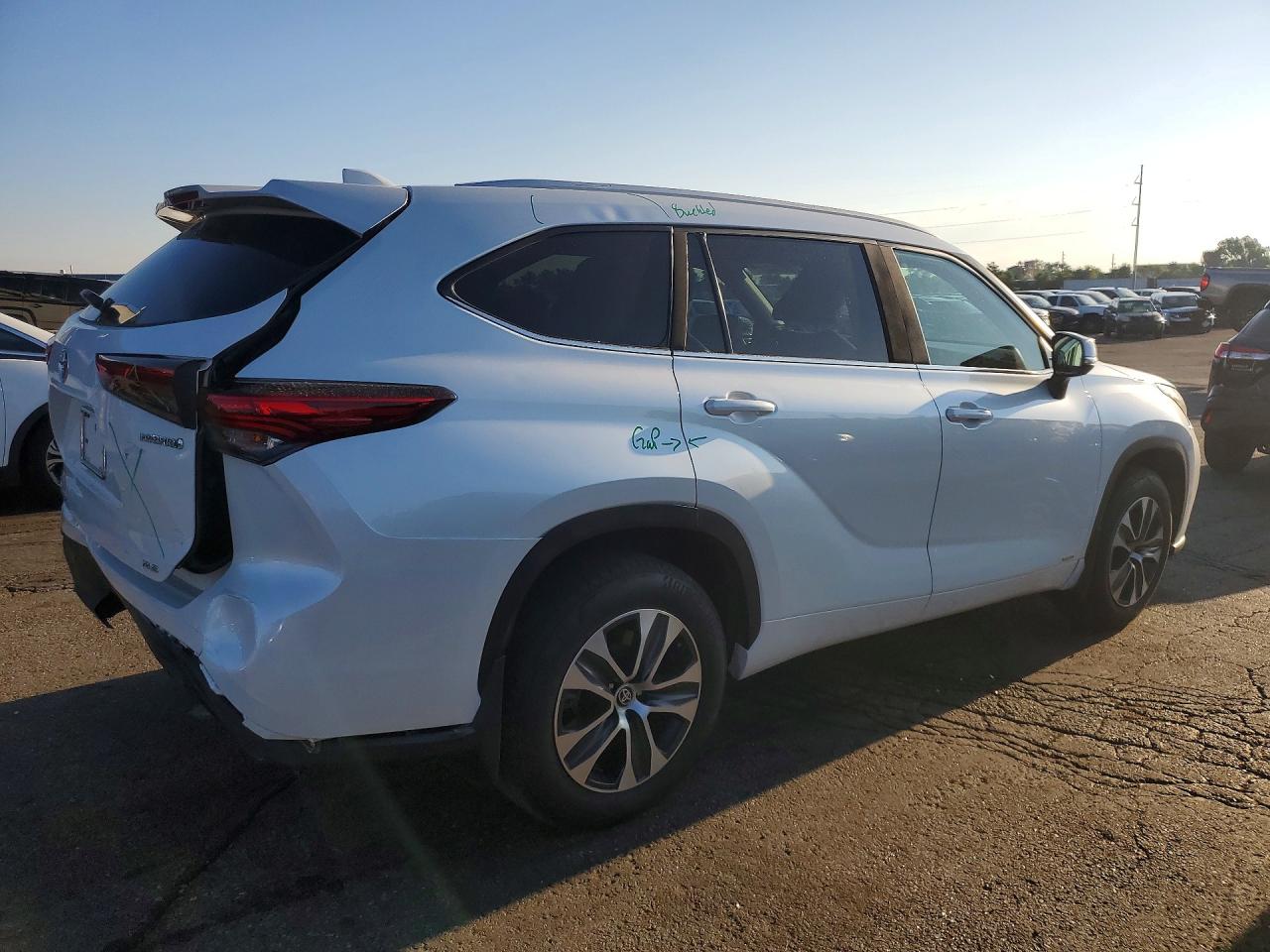 2022 TOYOTA HIGHLANDER HYBRID XLE — снимка 3
