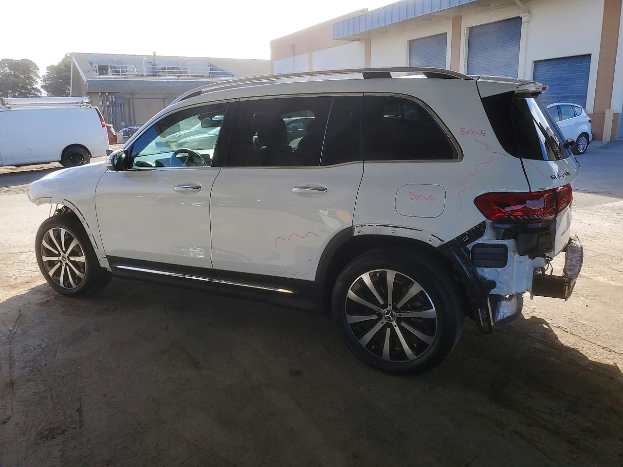2023 MERCEDES-BENZ GLB 250 4MATIC — снимка 2