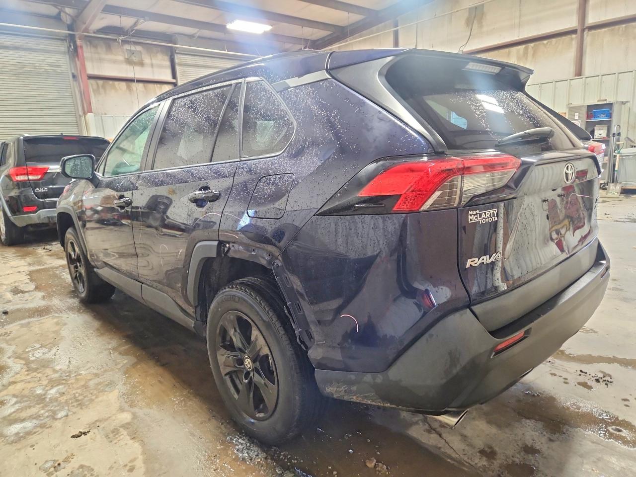 2022 TOYOTA RAV4 XLE — снимка 2