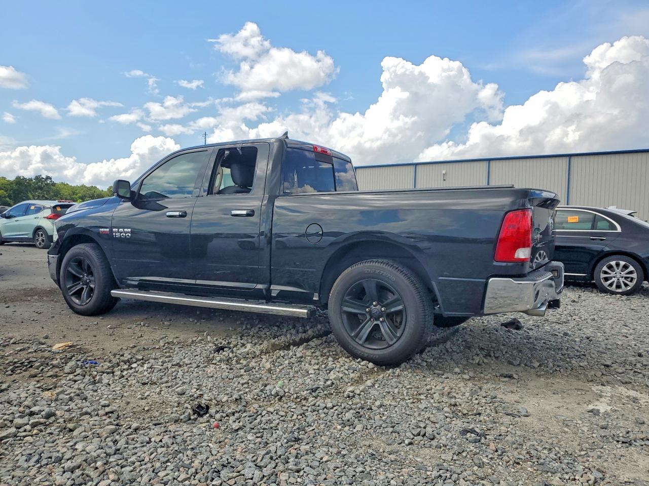 2016 RAM 1500 SLT — снимка 2