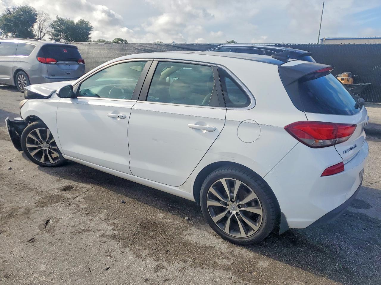 2019 HYUNDAI ELANTRA GT BASE — снимка 2