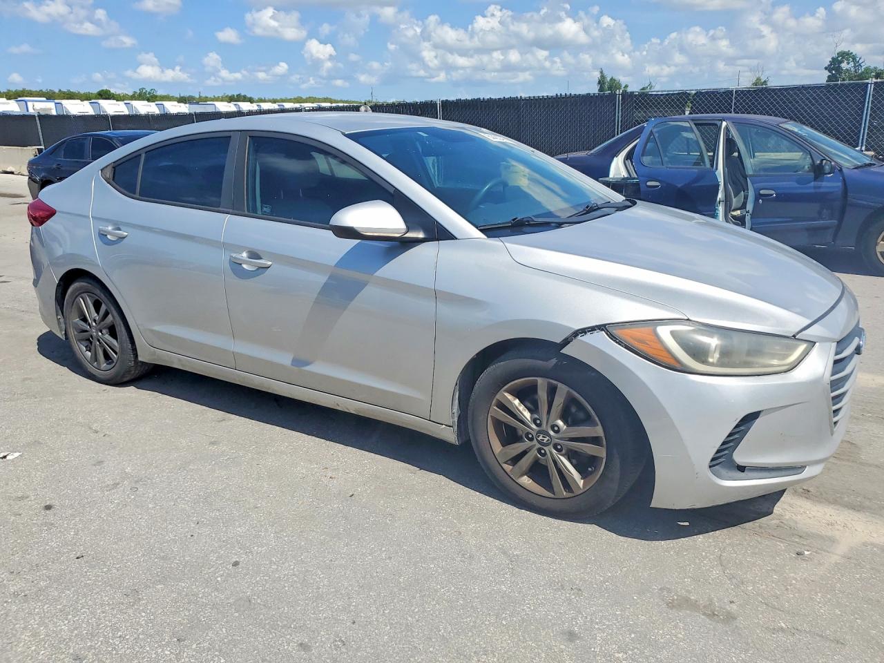 2017 HYUNDAI ELANTRA SE — снимка 4
