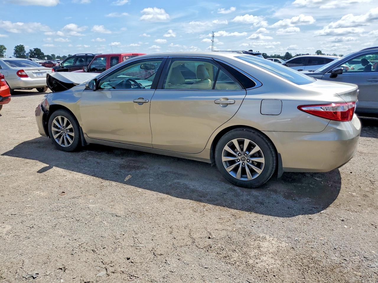 2015 TOYOTA CAMRY LE — снимка 2
