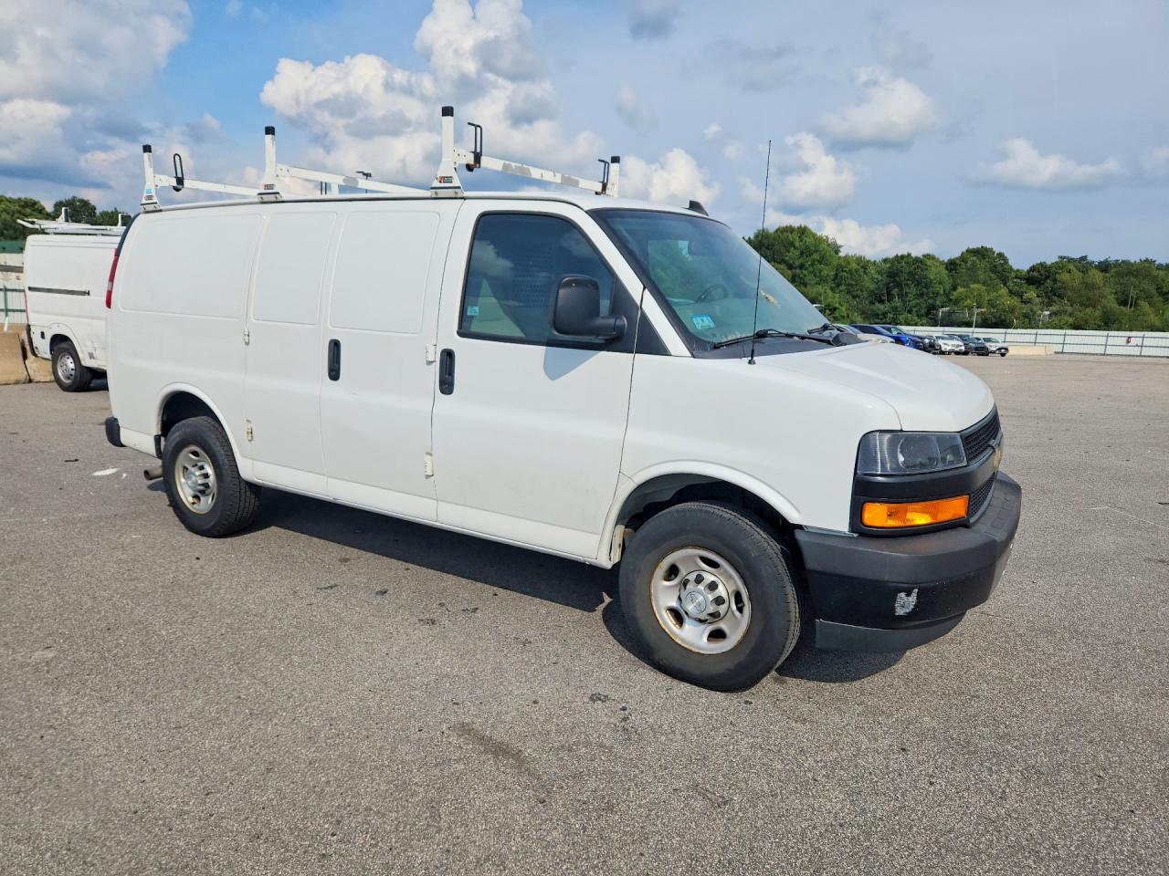 2022 CHEVROLET EXPRESS G2500 LT — снимка 4