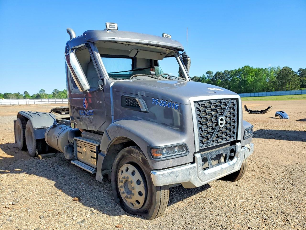 2025 VOLVO VHD