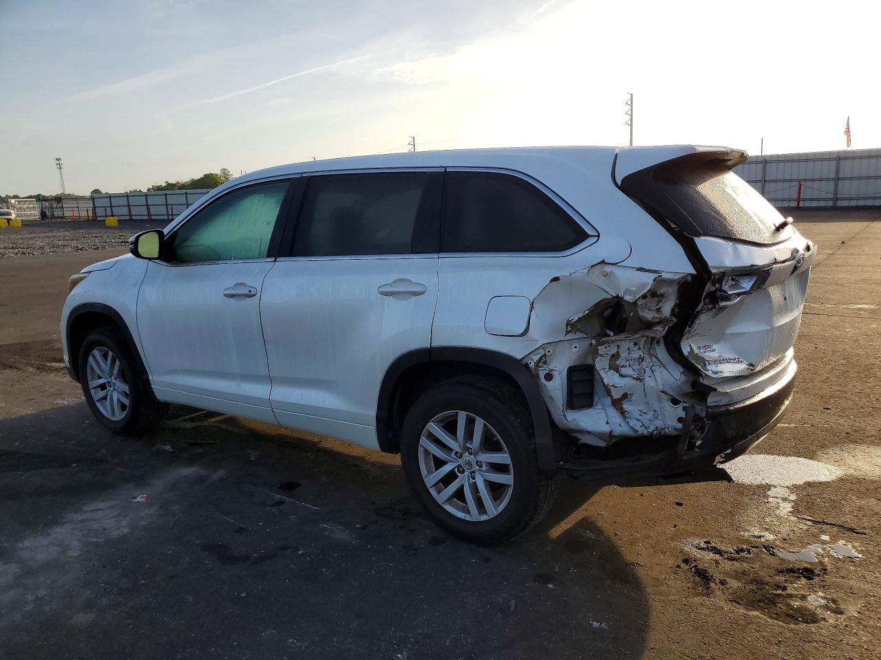 2015 TOYOTA HIGHLANDER LE — снимка 2