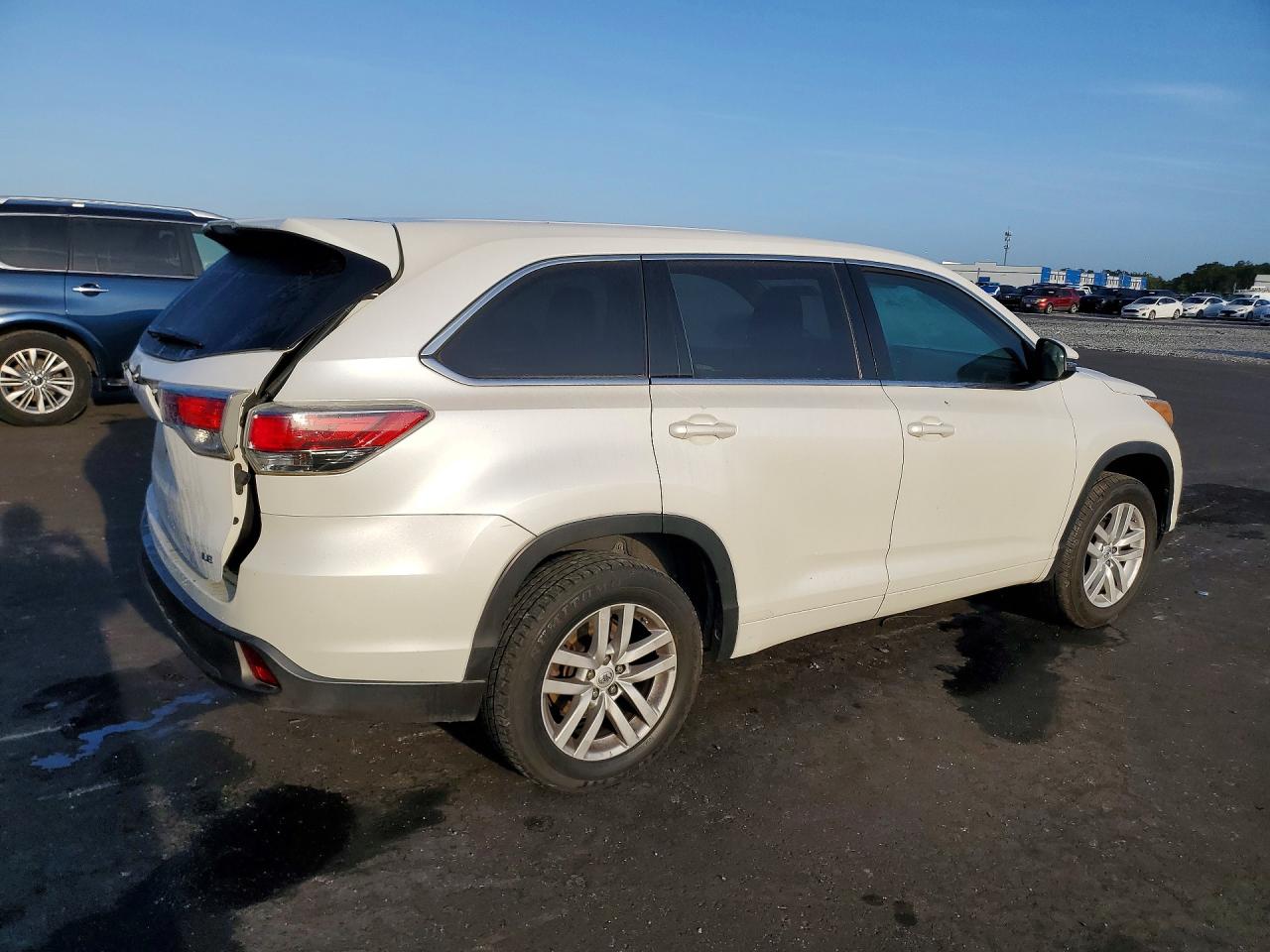 2015 TOYOTA HIGHLANDER LE — снимка 3