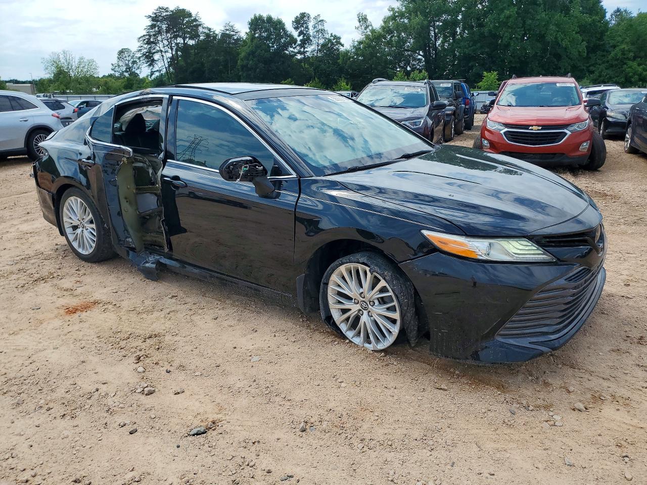 2019 TOYOTA CAMRY XLE V6 — снимка 4