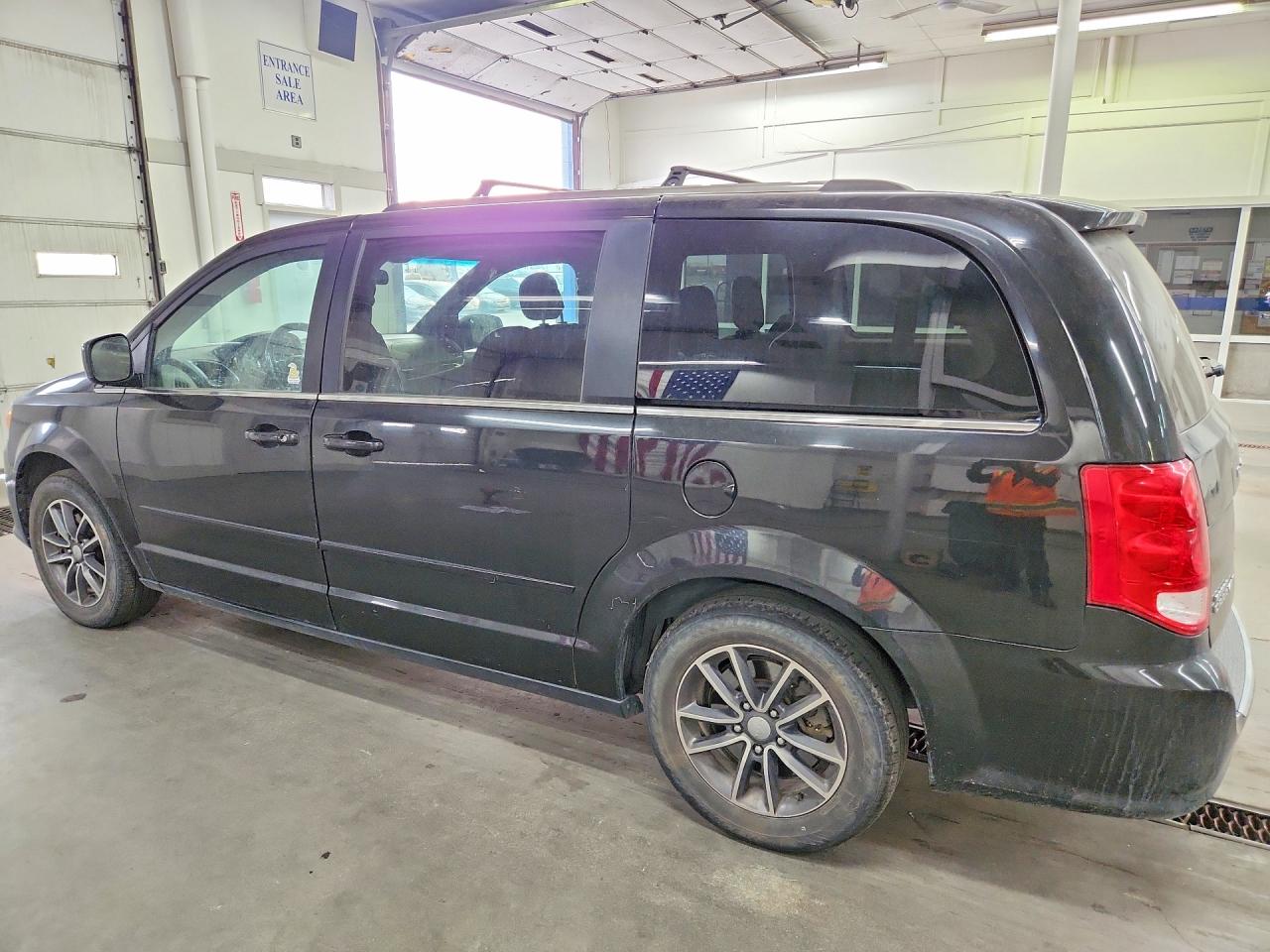 2017 DODGE GRAND CARAVAN SXT — снимка 2