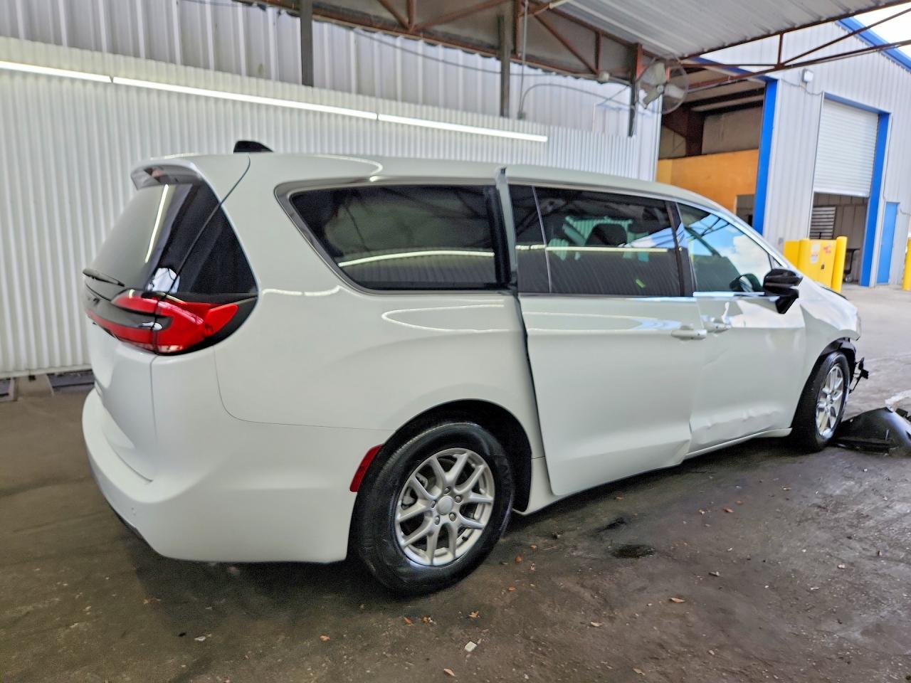 2027 CHRYSLER PACIFICA SELECT — снимка 3