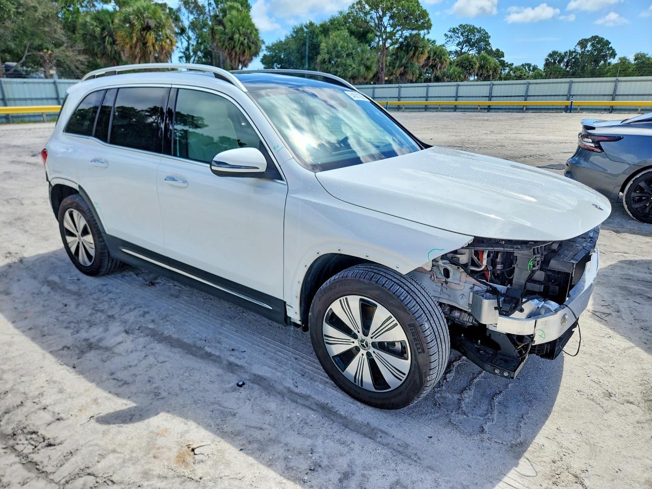2024 MERCEDES-BENZ EQB 300 4MATIC — снимка 4