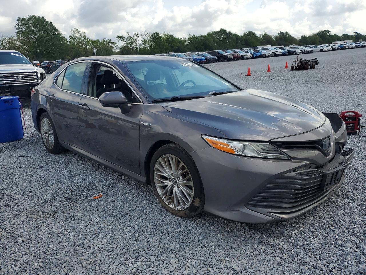 2019 TOYOTA CAMRY HYBRID XLE — снимка 4
