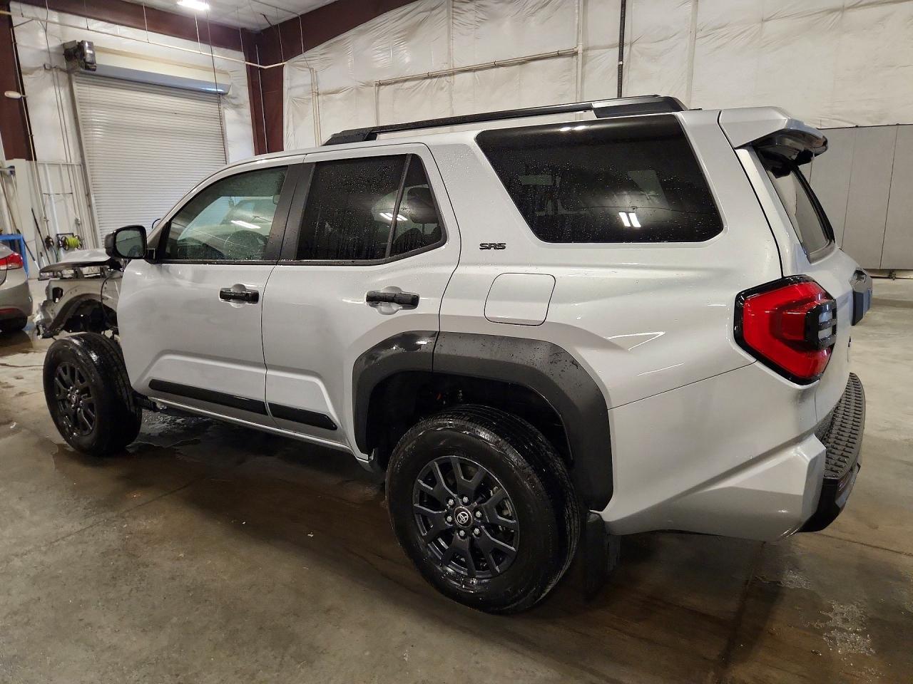 2025 TOYOTA 4RUNNER SR5 — снимка 2