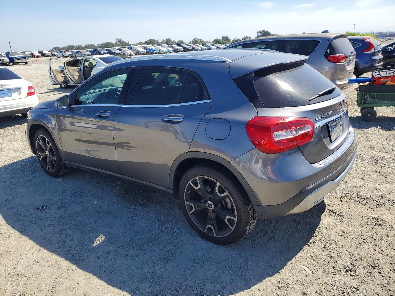 2019 MERCEDES-BENZ GLA 250 4MATIC — снимка 2