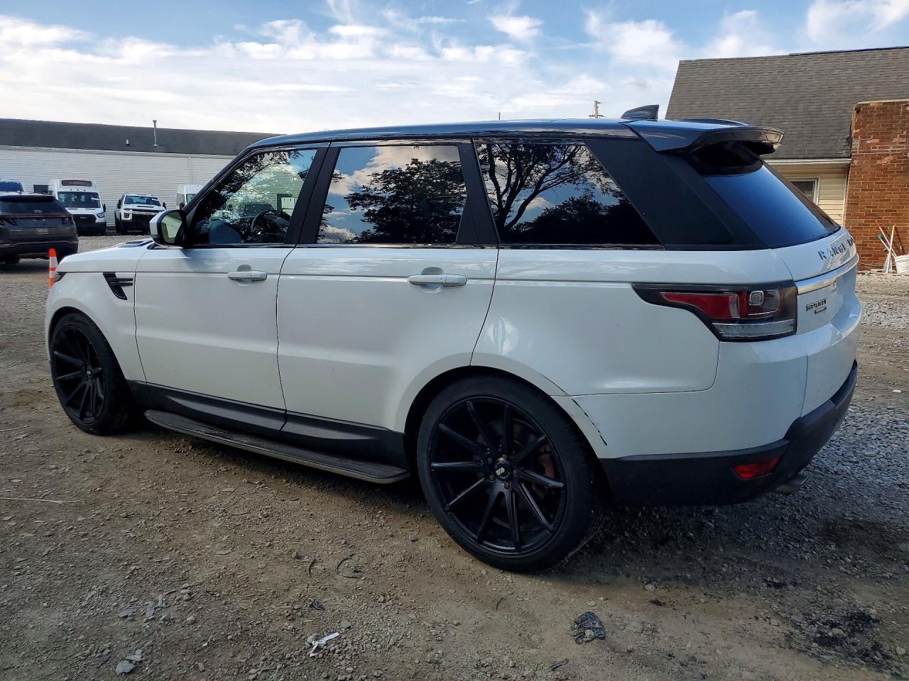 2017 LAND ROVER RANGE ROVER SPORT SE — снимка 2