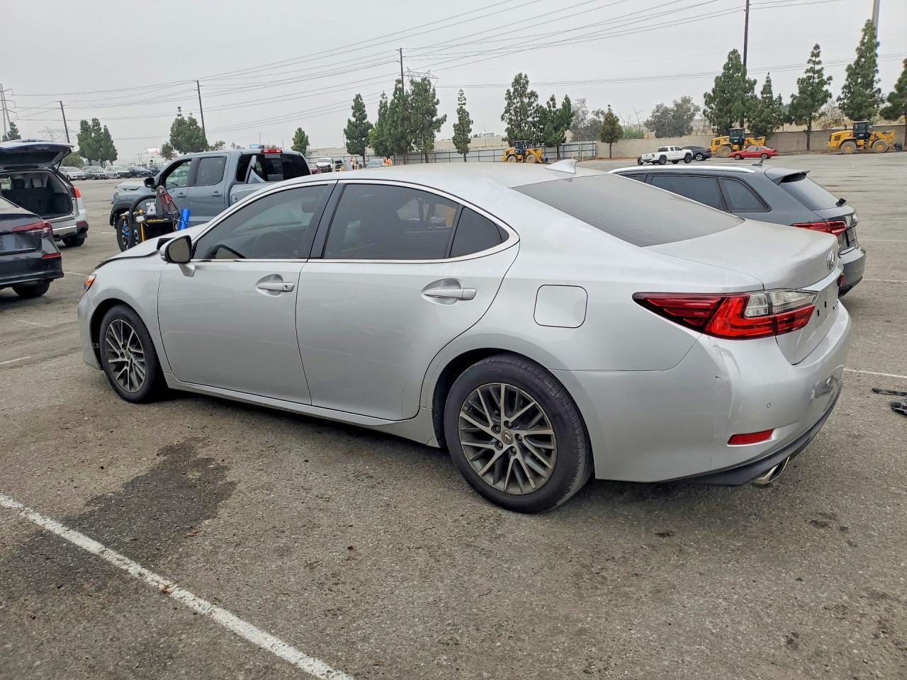 2016 LEXUS ES 350 — снимка 2