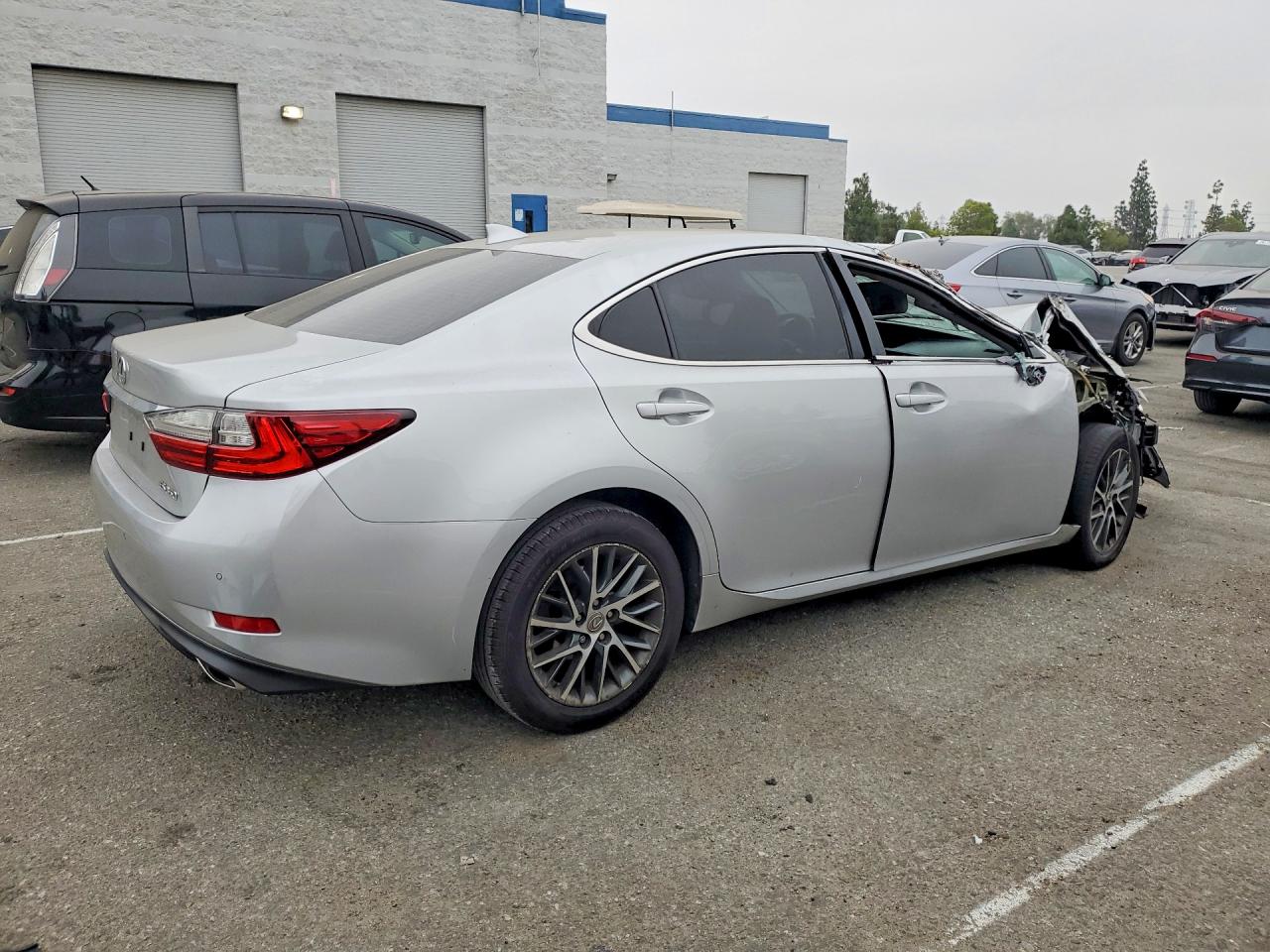 2016 LEXUS ES 350 — снимка 3