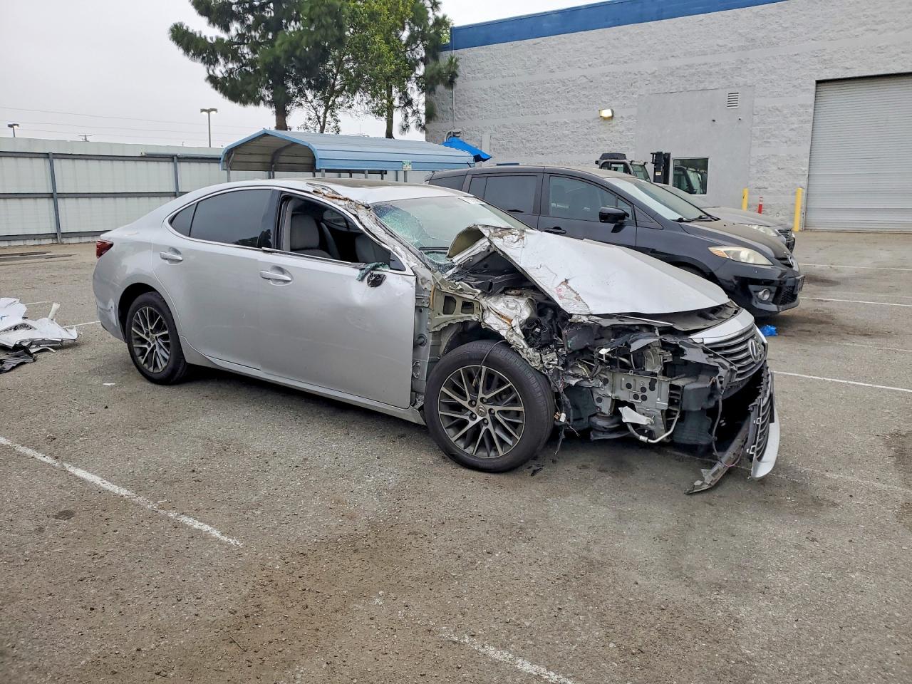 2016 LEXUS ES 350 — снимка 4