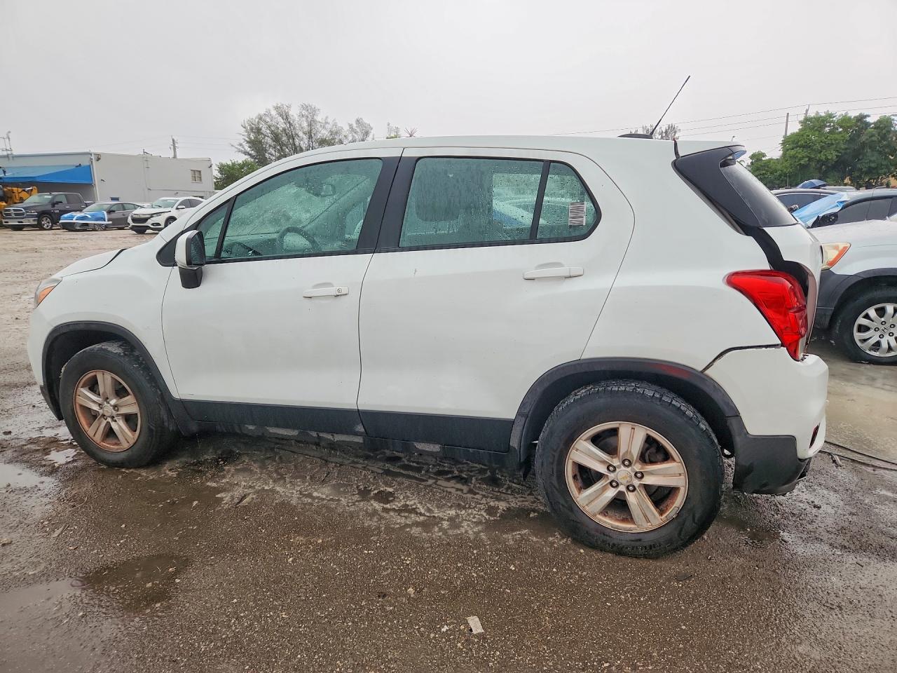 2017 CHEVROLET TRAX LS — снимка 2