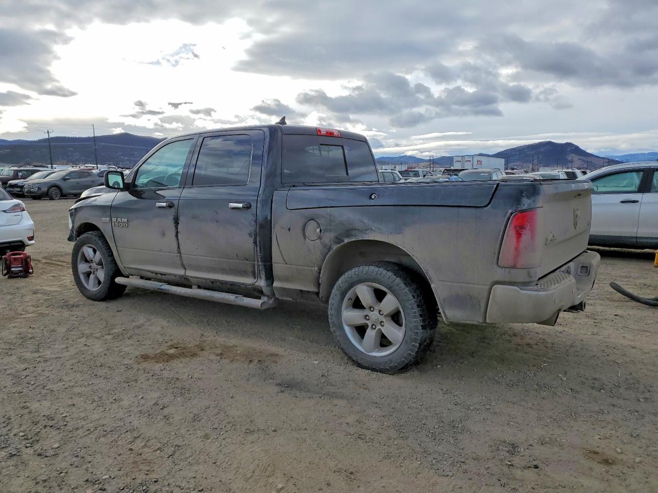 2017 RAM 1500 SLT — снимка 2