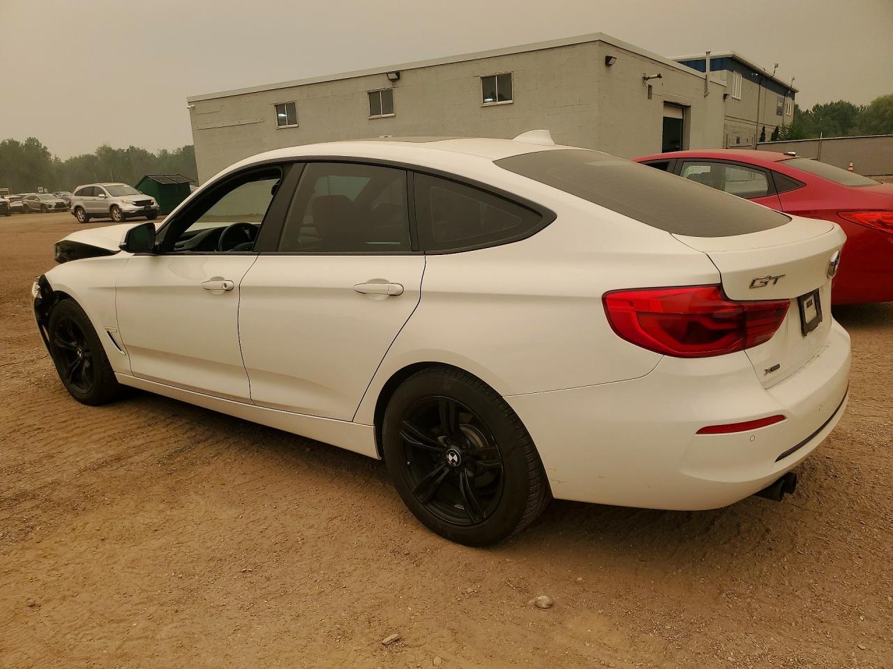 2017 BMW 330 XIGT — снимка 2