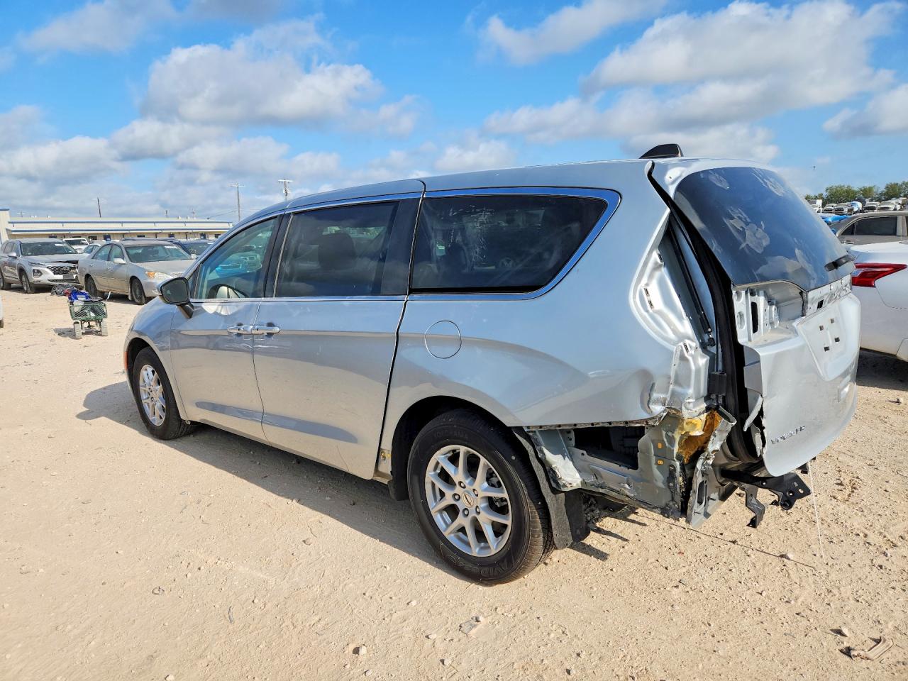 2023 CHRYSLER VOYAGER LX — снимка 2
