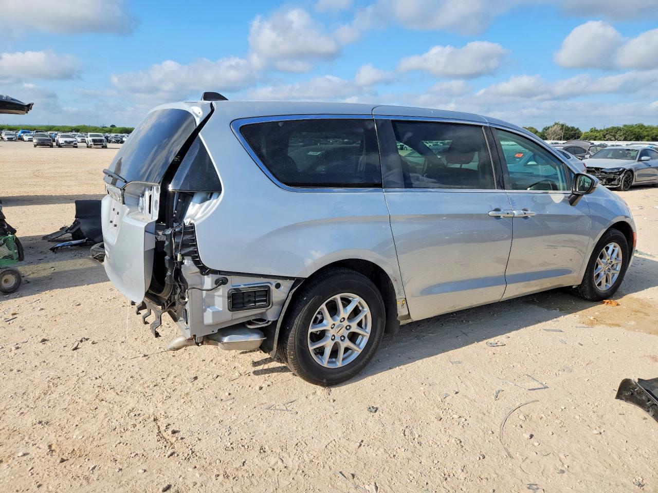 2023 CHRYSLER VOYAGER LX — снимка 3