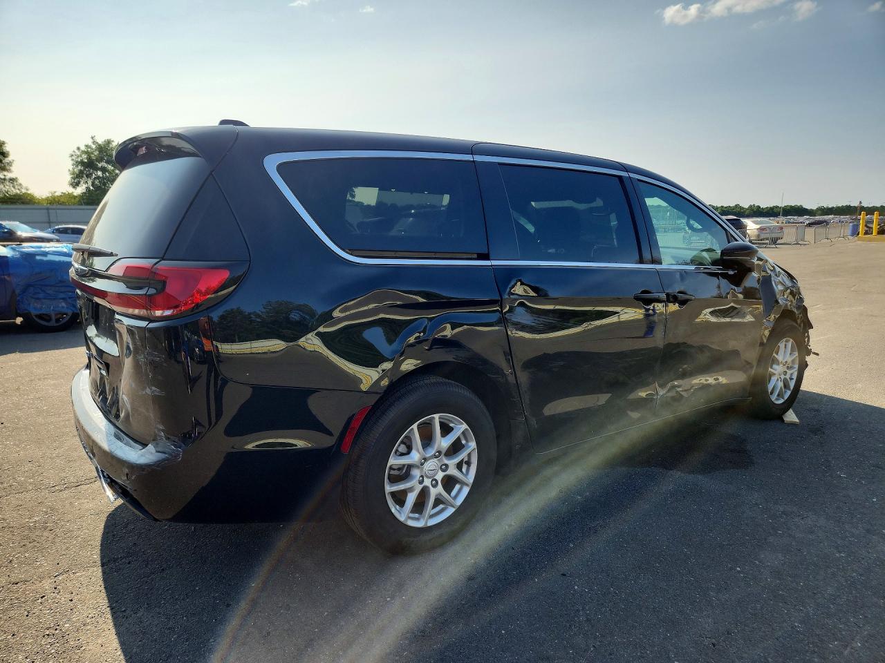 2026 CHRYSLER PACIFICA SELECT — снимка 3