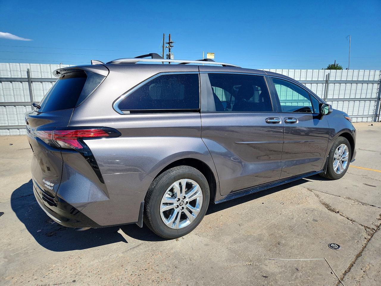 2024 TOYOTA SIENNA PLATINUM 7-PASSENGER — снимка 3