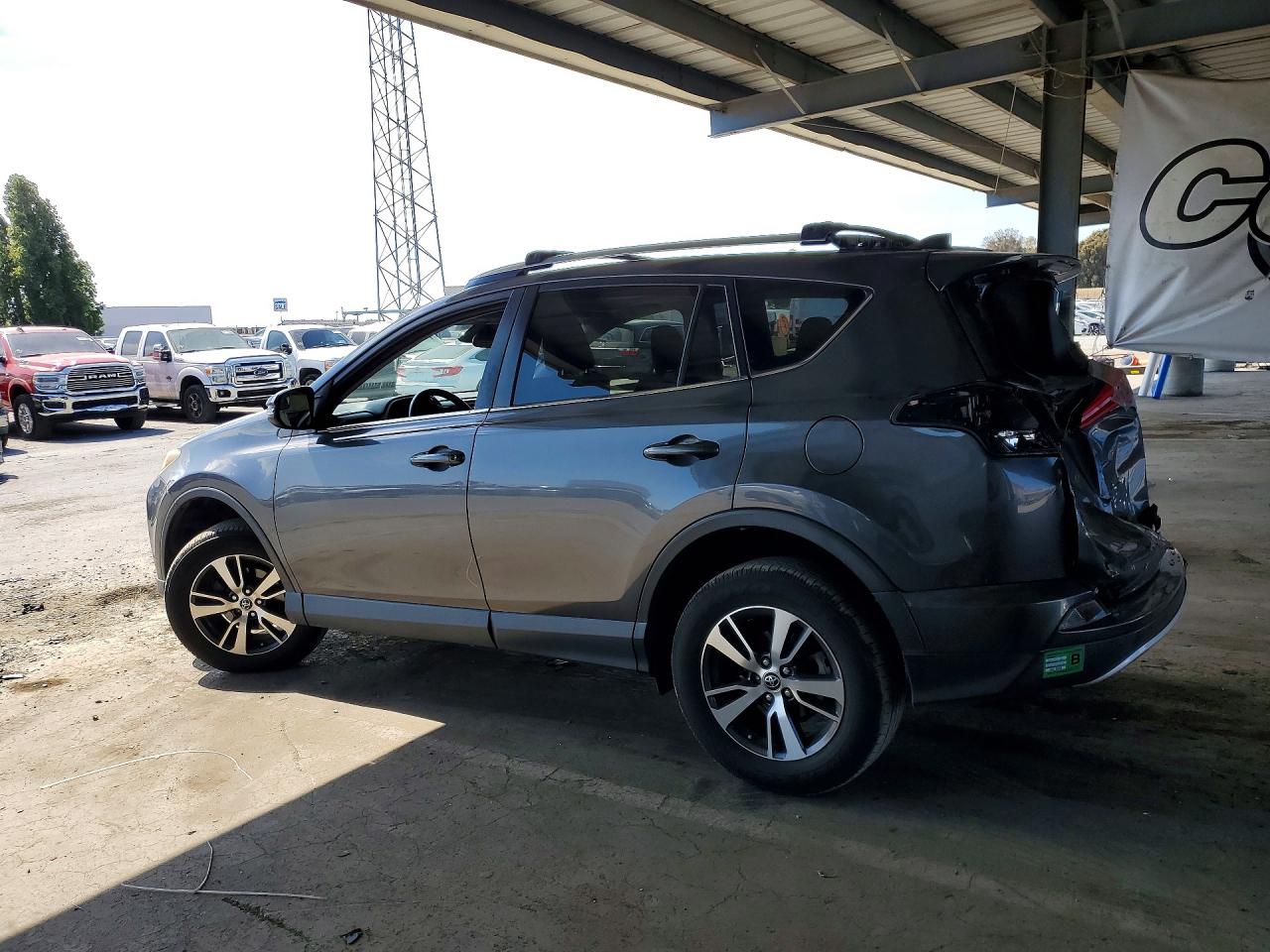 2017 TOYOTA RAV4 XLE — снимка 2