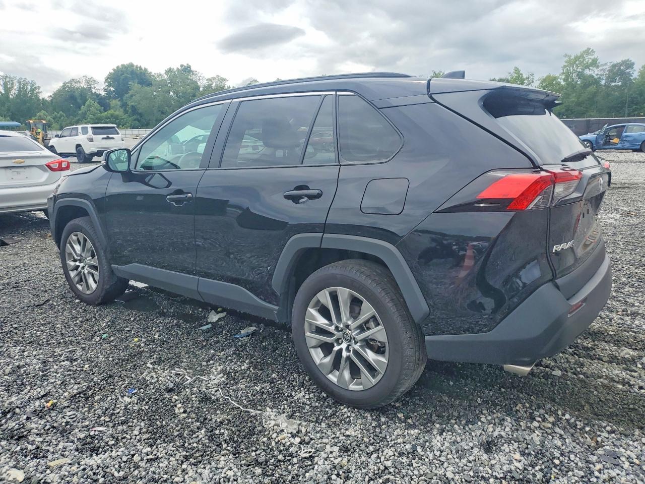 2024 TOYOTA RAV4 XLE PREMIUM — снимка 2