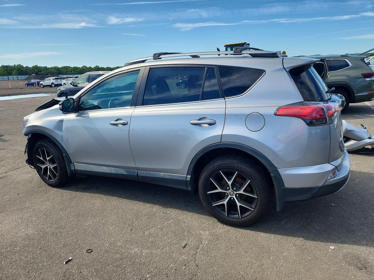 2018 TOYOTA RAV4 SE — снимка 2