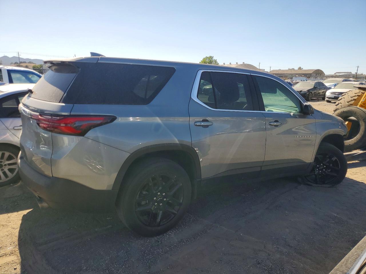 2023 CHEVROLET TRAVERSE LS — снимка 3