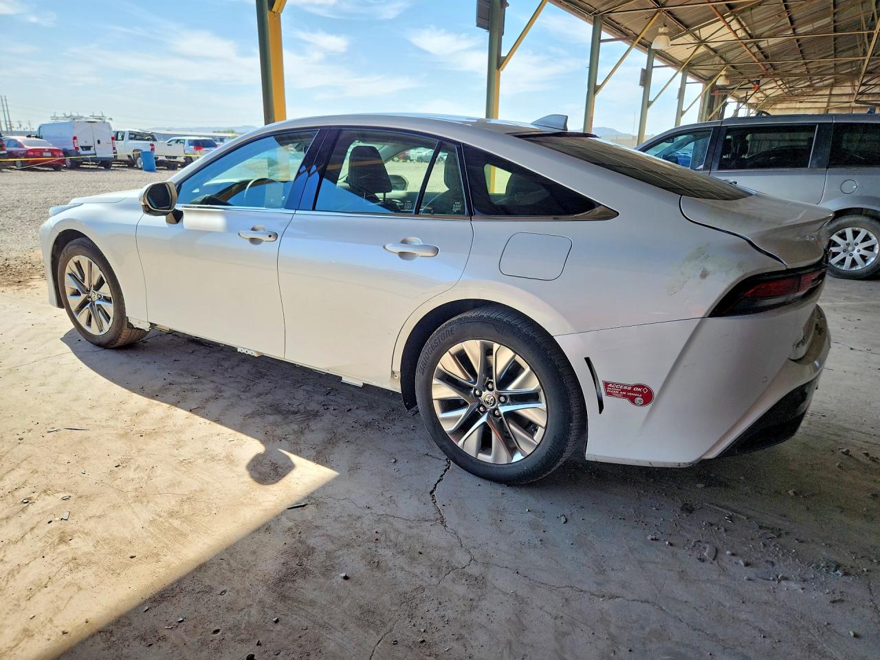 2023 TOYOTA MIRAI XLE — снимка 2