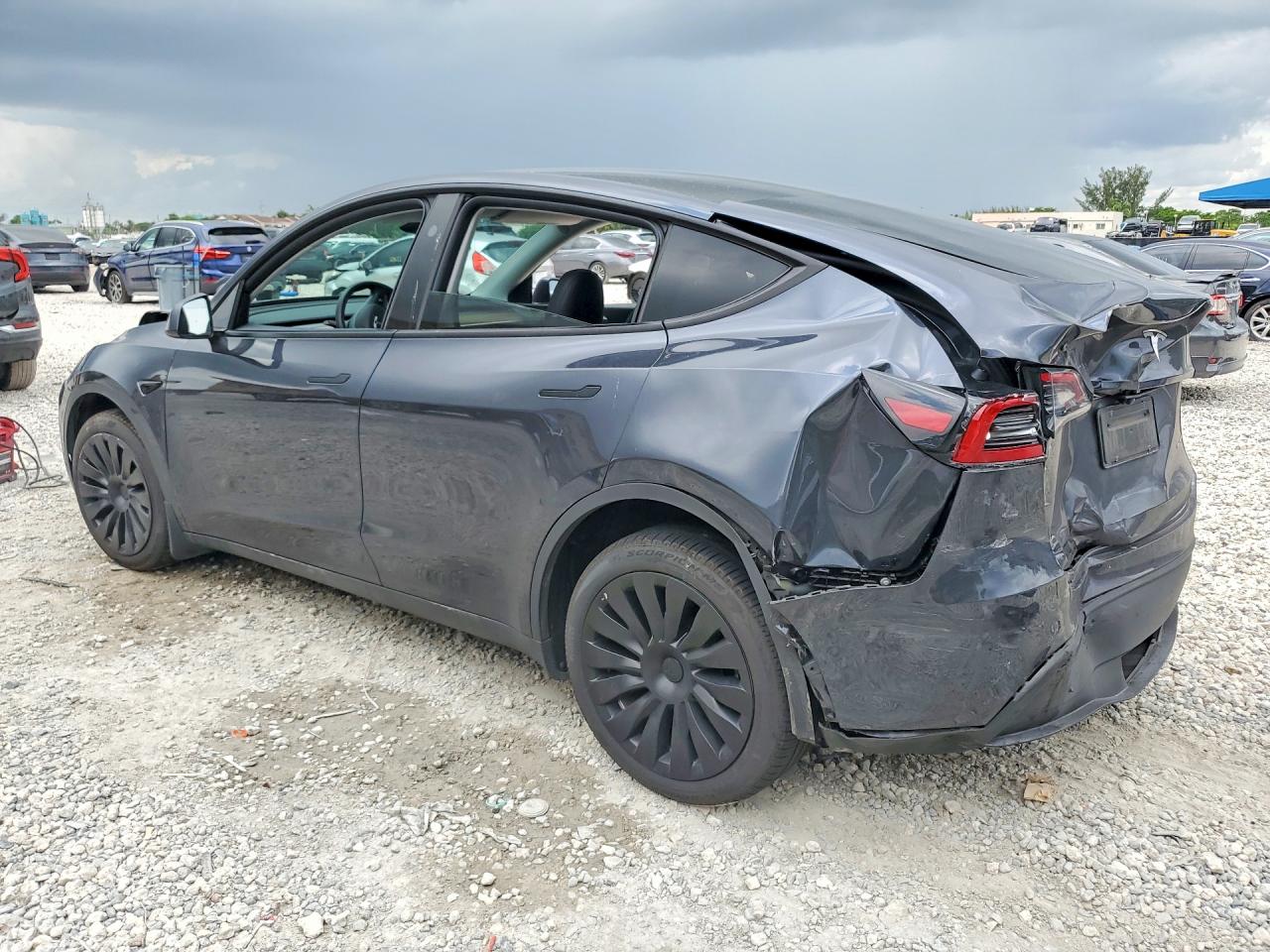 2024 TESLA MODEL Y — снимка 2