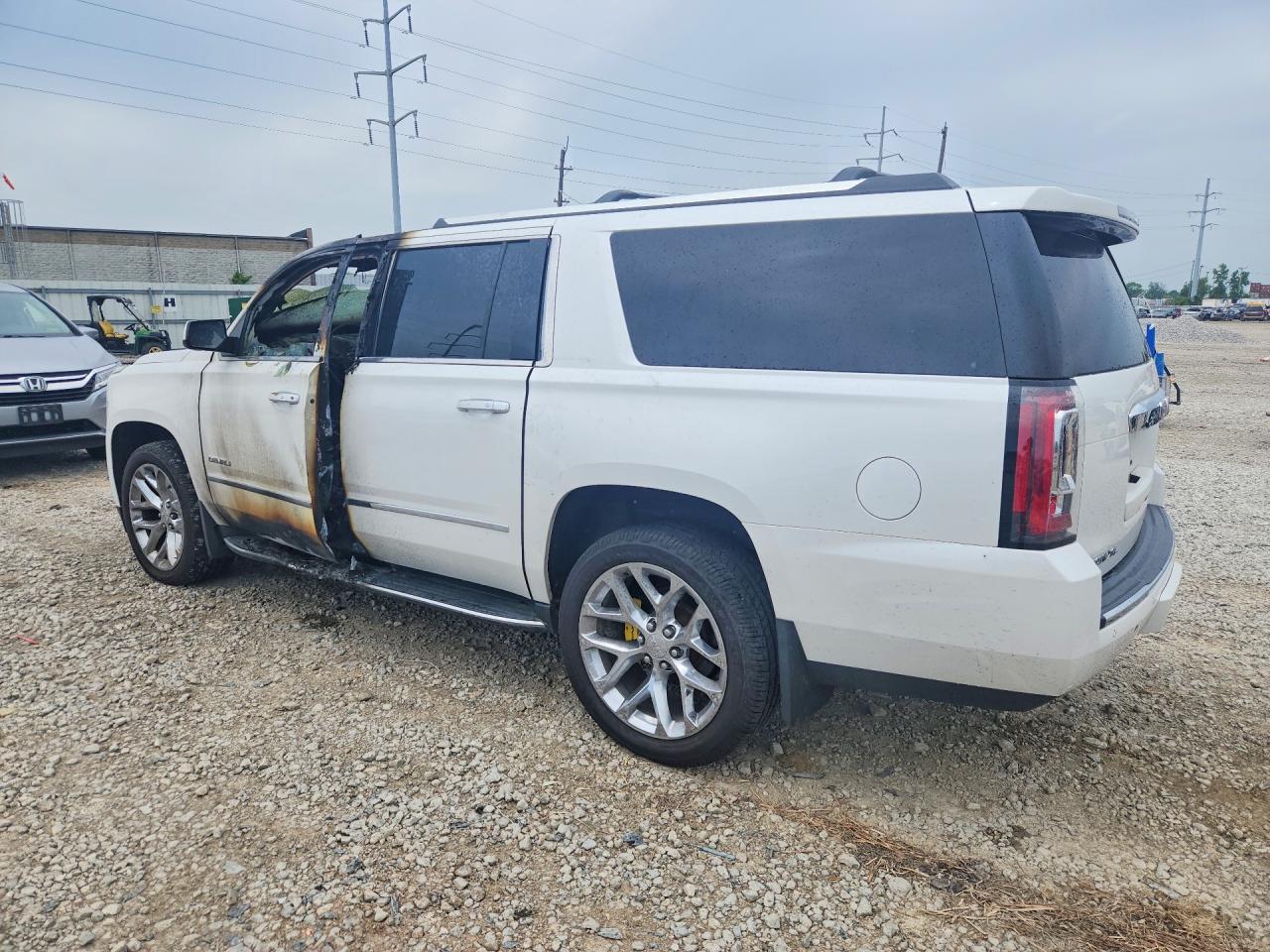 2019 GMC YUKON XL DENALI — снимка 2