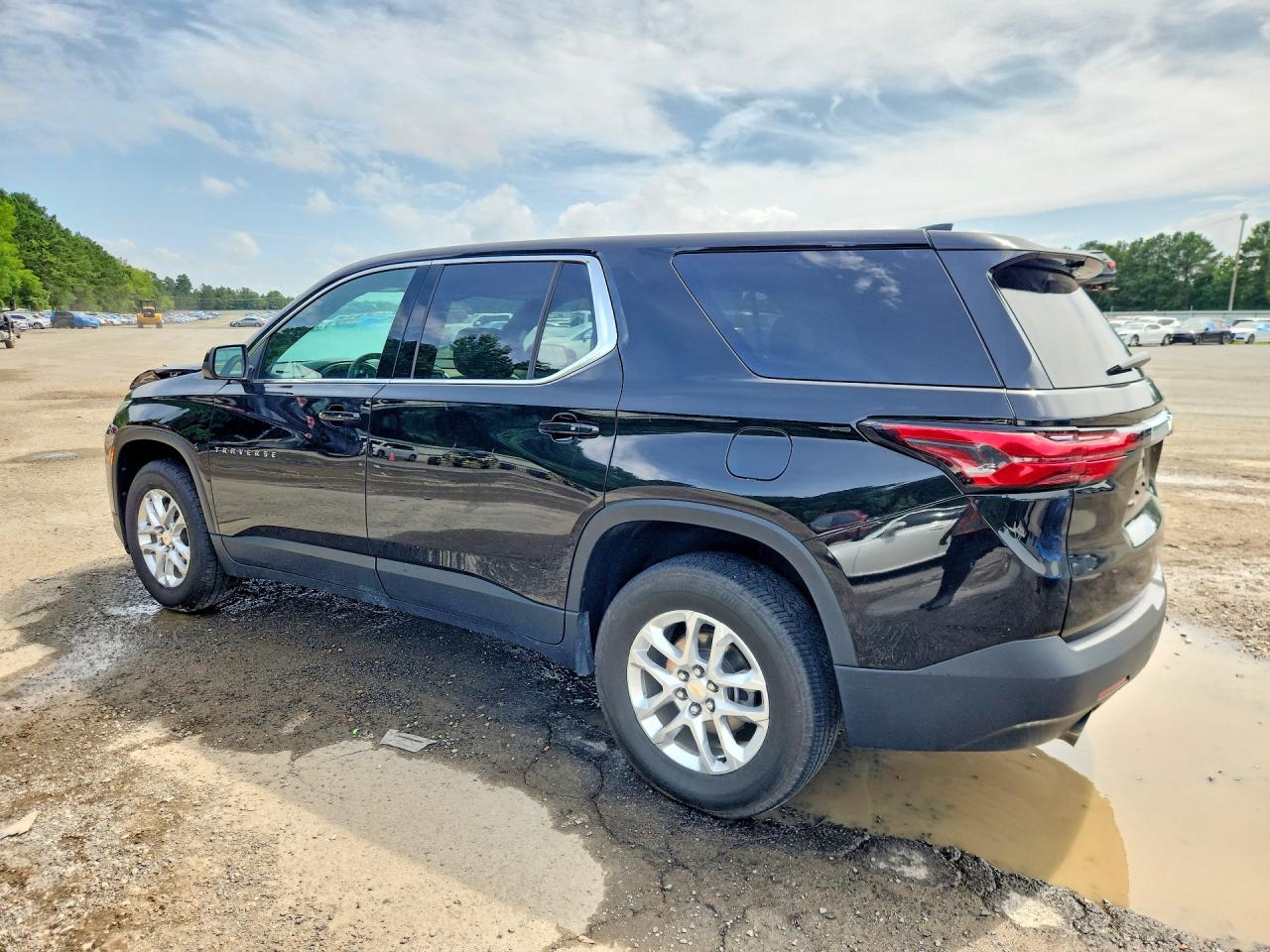 2023 CHEVROLET TRAVERSE LS — снимка 2