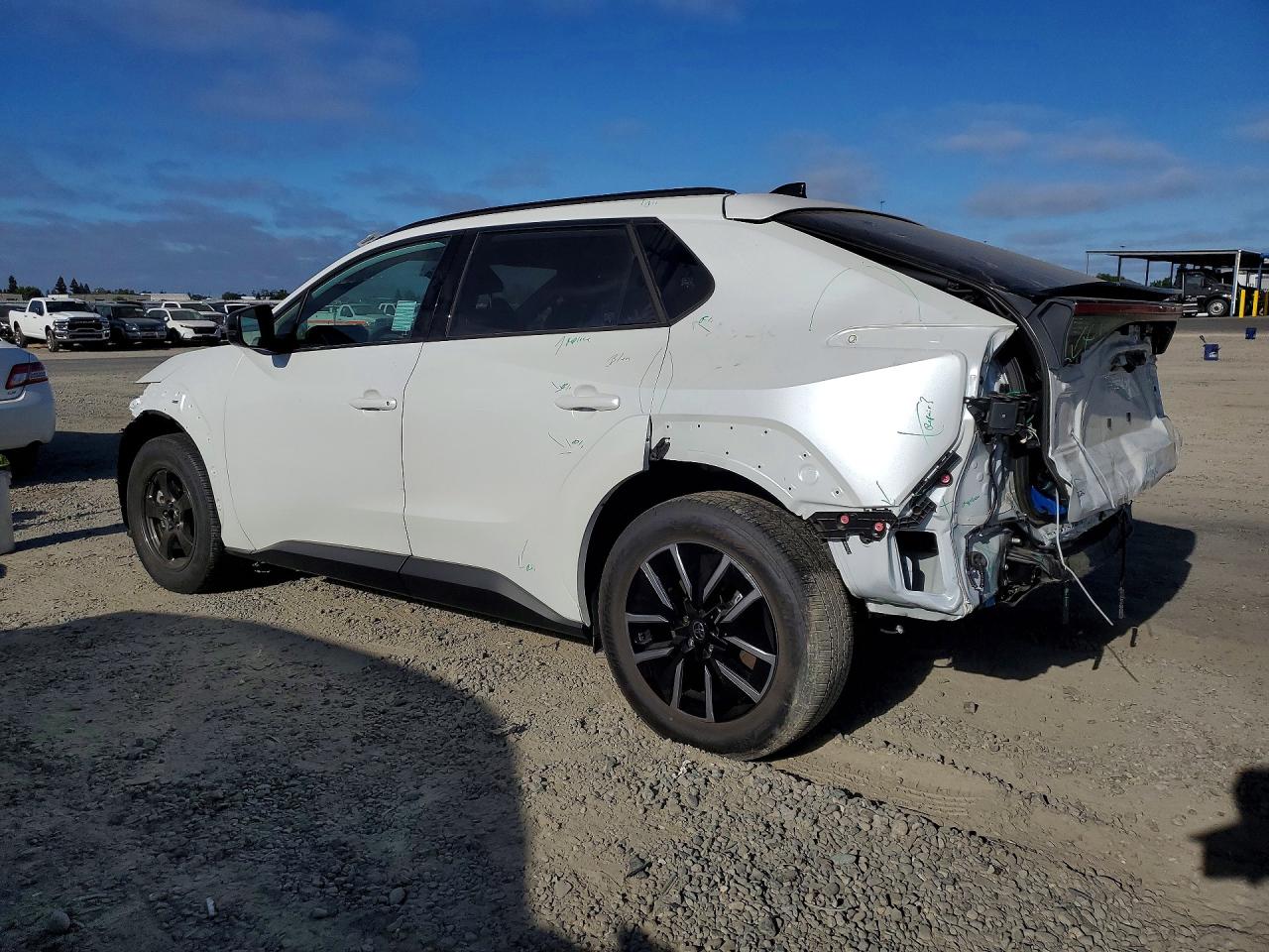 2026 TOYOTA BZ XLE PLUS — снимка 2