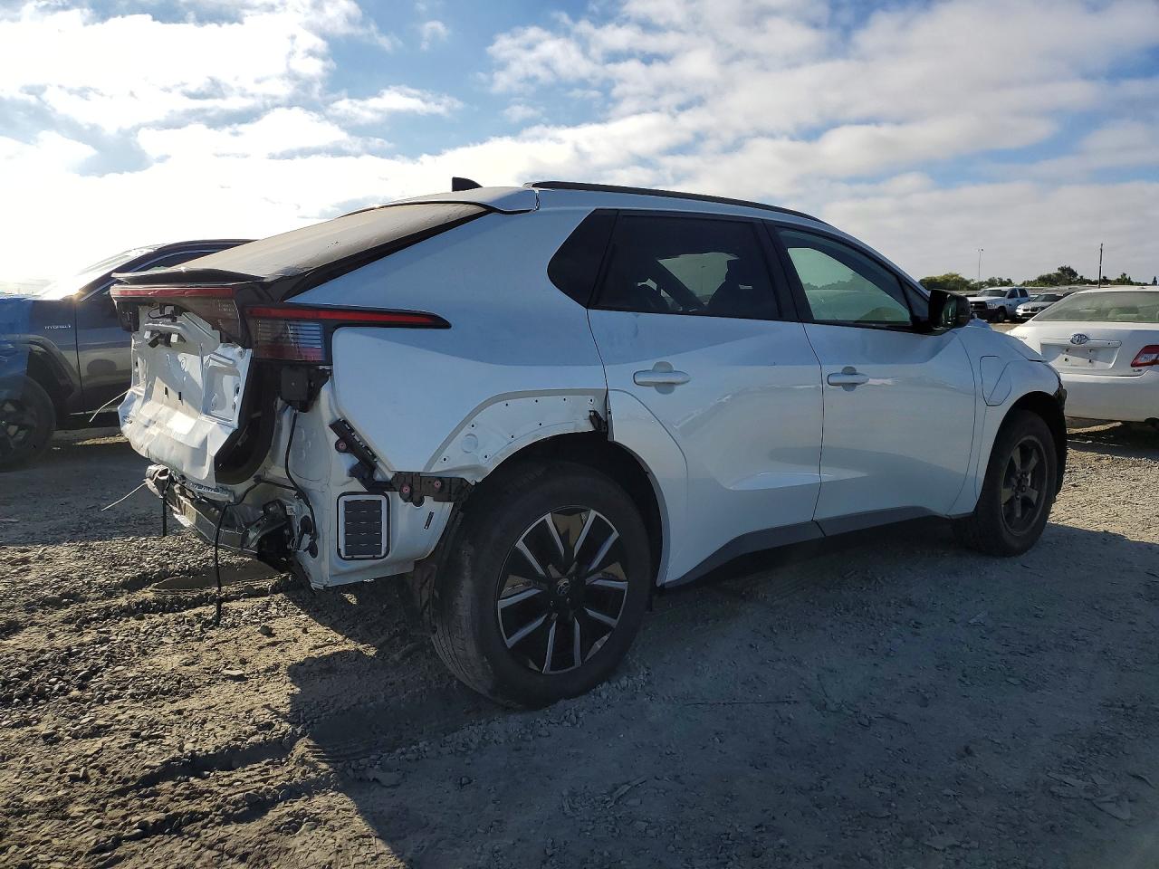 2026 TOYOTA BZ XLE PLUS — снимка 3