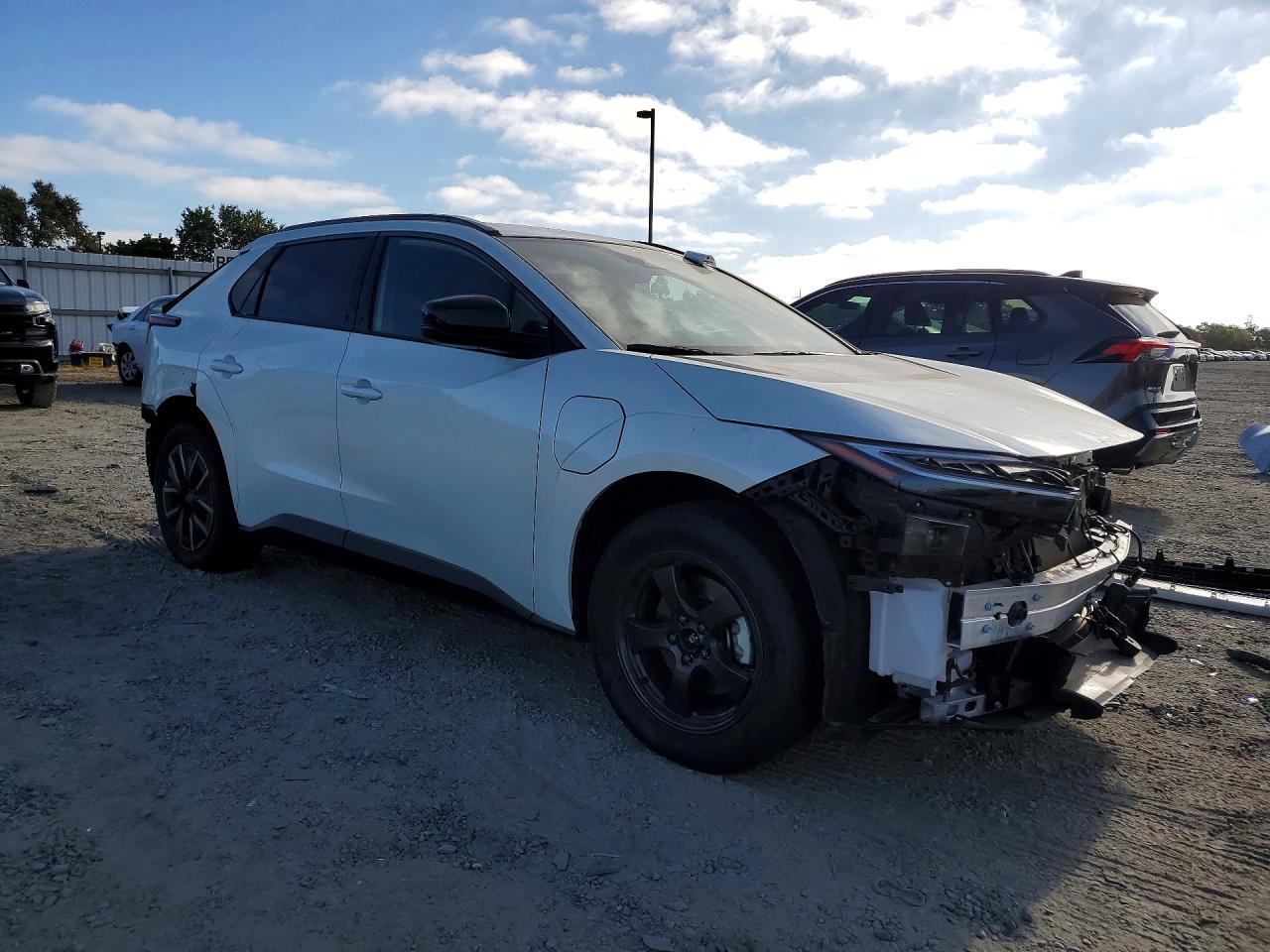 2026 TOYOTA BZ XLE PLUS — снимка 4