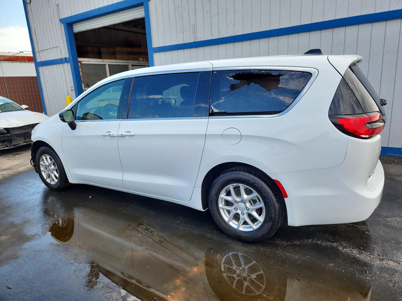 2025 CHRYSLER PACIFICA SELECT — снимка 2