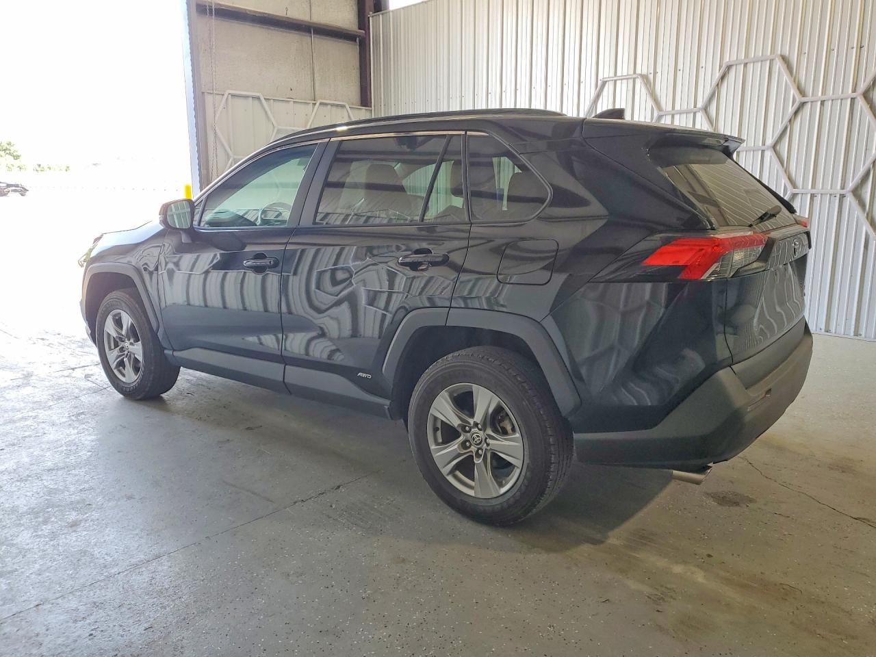 2023 TOYOTA RAV4 HYBRID XLE — снимка 2