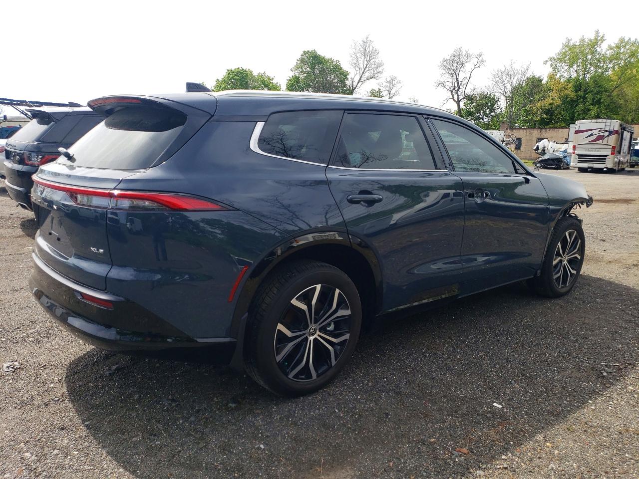 2025 TOYOTA CROWN SIGNIA XLE — снимка 3