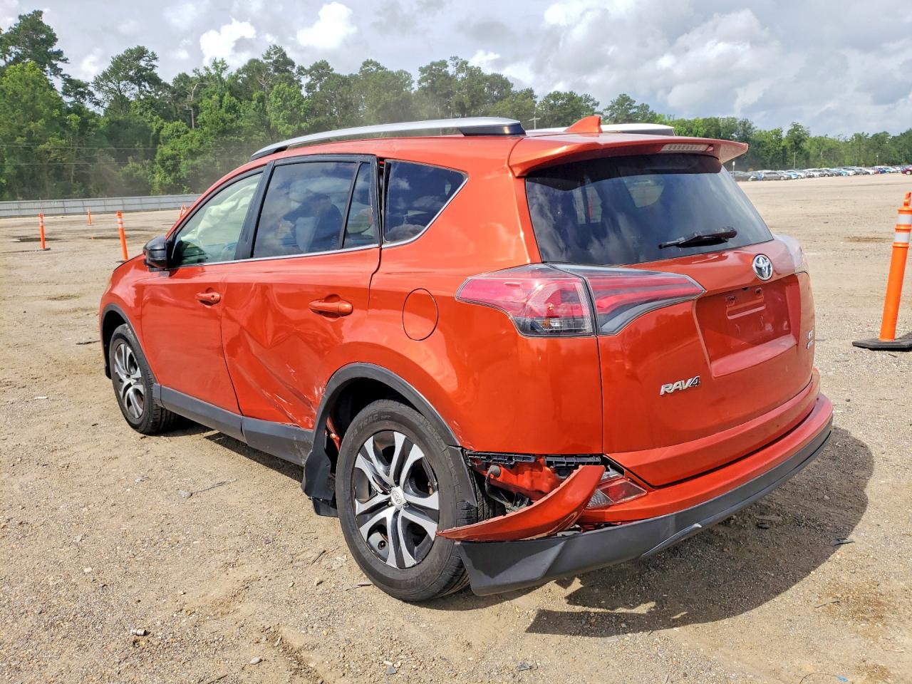 2016 TOYOTA RAV4 LE — снимка 2