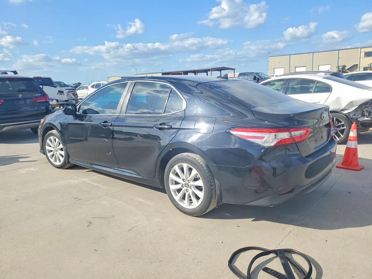 2019 TOYOTA CAMRY LE — снимка 2
