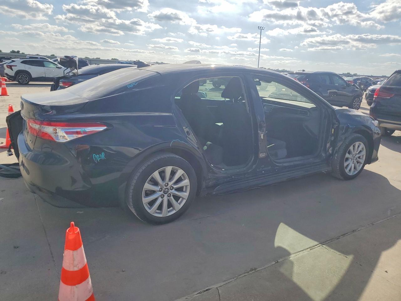 2019 TOYOTA CAMRY LE — снимка 3