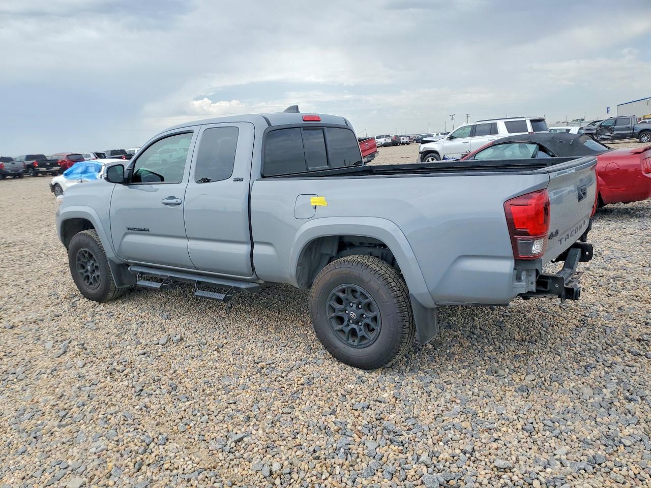 2021 TOYOTA TACOMA SR5 V6 — снимка 2