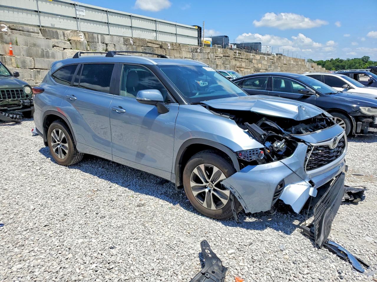 2024 TOYOTA HIGHLANDER XLE — снимка 4